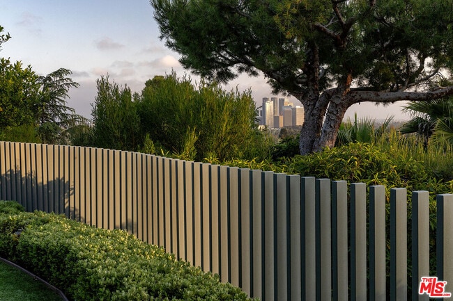 Building Photo - 1118 Calle Vista Dr