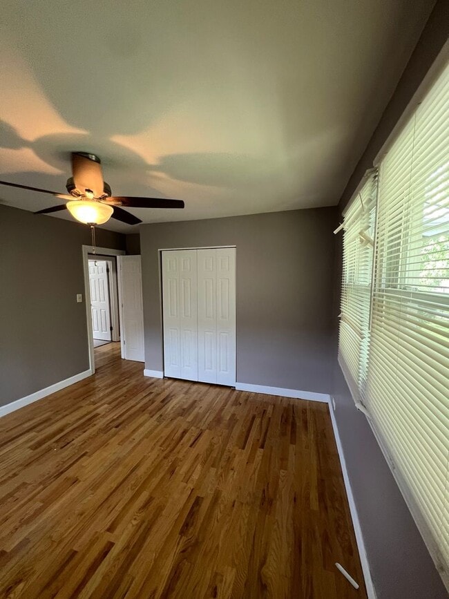 Building Photo - Private & Charming 2 Bed/1 Bath Ranch Styl...