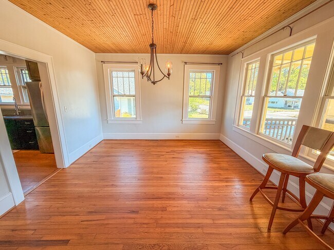 Building Photo - 11 Perry Rd