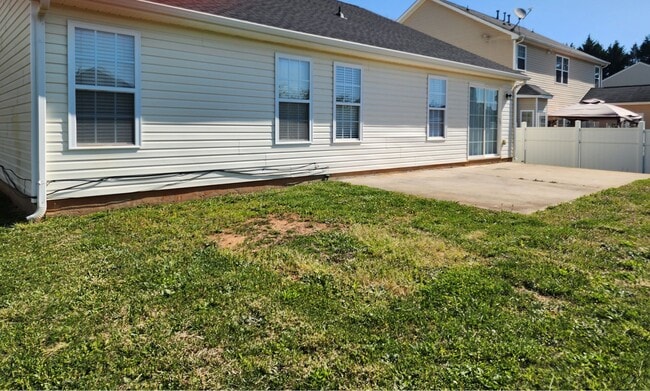 Building Photo - Ranch Home!