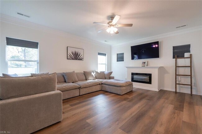 Building Photo - 1536 Beekman St