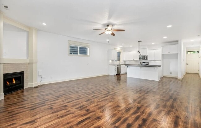 Building Photo - 8826 SW Spruce St