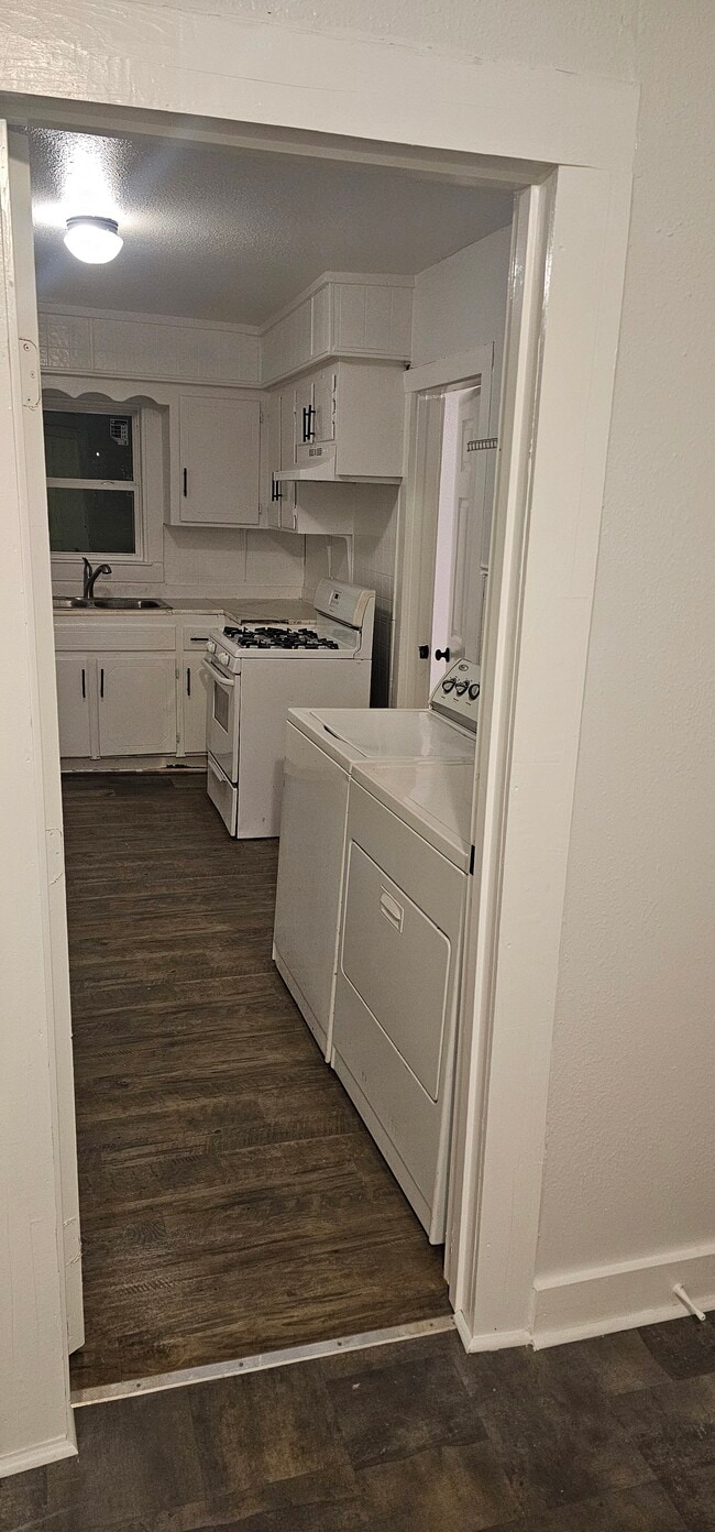 Building Photo - 1366 Ave A