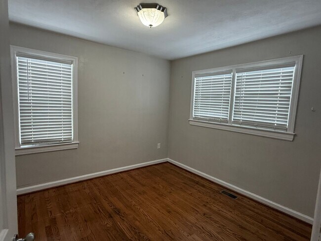 Building Photo - Beautiful Ranch located in Roanoke County