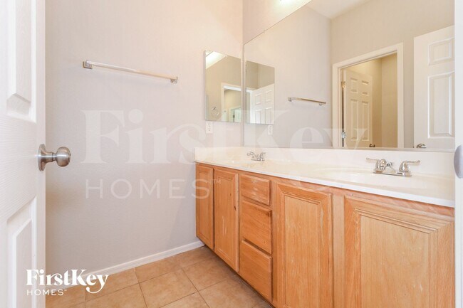 Building Photo - 14641 W Port Royale Ln