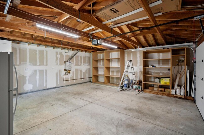 Building Photo - Spacious 3 bed 2 bath Home with Detached 1 bed 1 bath ADU in Los Altos!