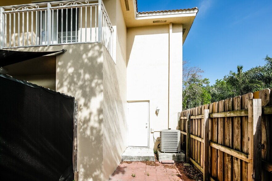Building Photo - 7380 NW 174th Terrace