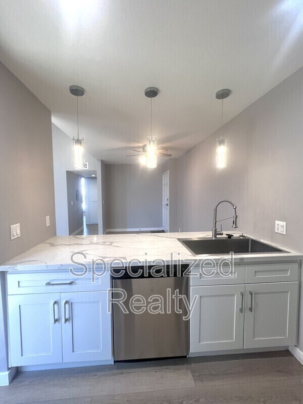 Building Photo - 7038 Vesper Ave