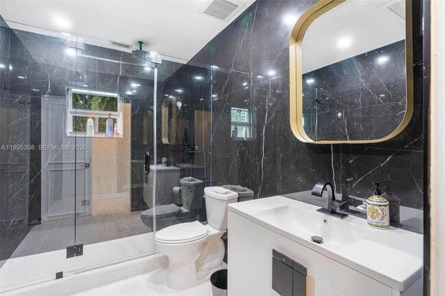 Building Photo - 1055 Stillwater Dr