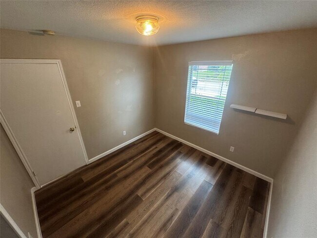 Building Photo - 108 Mesa Dr