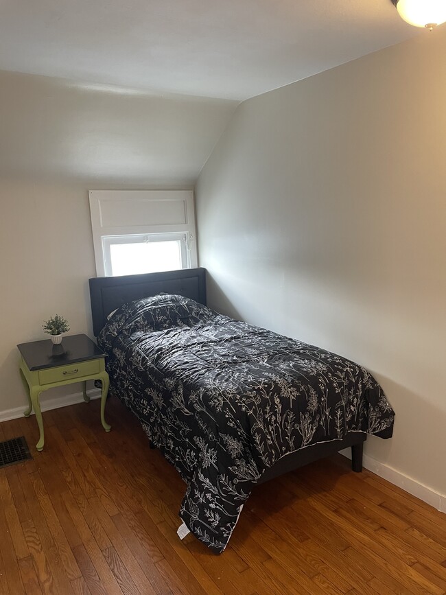 Building Photo - 29 E 221st St