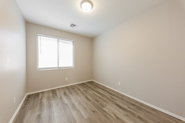 Building Photo - 40806 N Hudson Ct