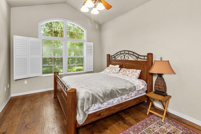 Building Photo - Executive Gainesville Rental: Custom 4 Sui...