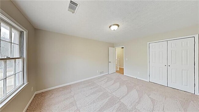 Building Photo - 4046 Central Dr