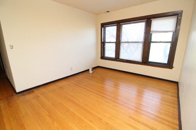 Building Photo - 1728 W Juneway Terrace