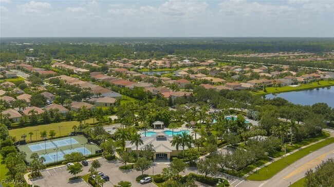 Building Photo - 1980 Wellington St