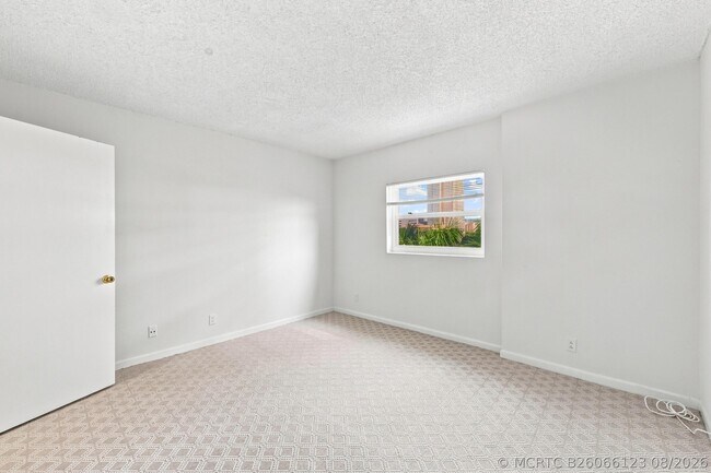 Building Photo - 1601 S Flagler Dr