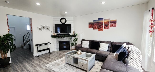 Building Photo - 5213 W Fortrose Dr
