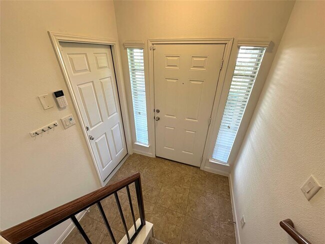 Building Photo - 9201 Brodie Ln