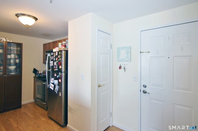 Building Photo - 300 Broad St