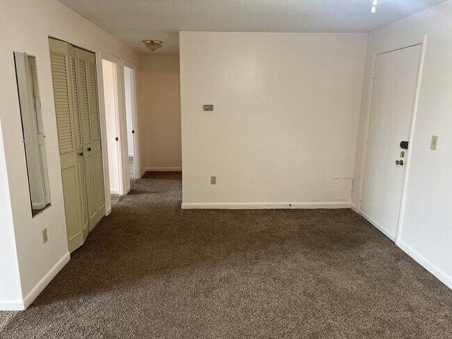 Building Photo - 800 Governors Dr