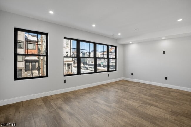 Building Photo - 479 15th Ave