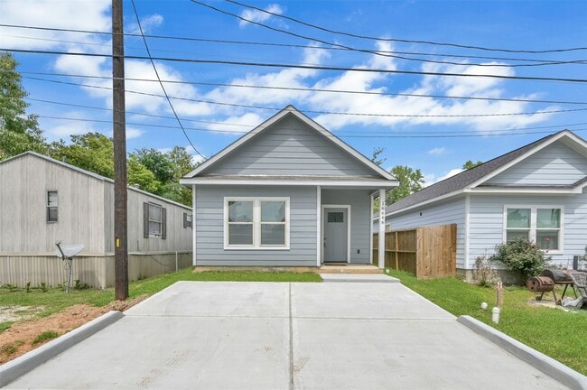 Building Photo - 16646 Meadowcroft St