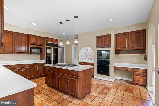 Building Photo - 1301 Daviswood Dr