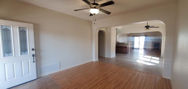 Building Photo - 14345 Apache Point Dr