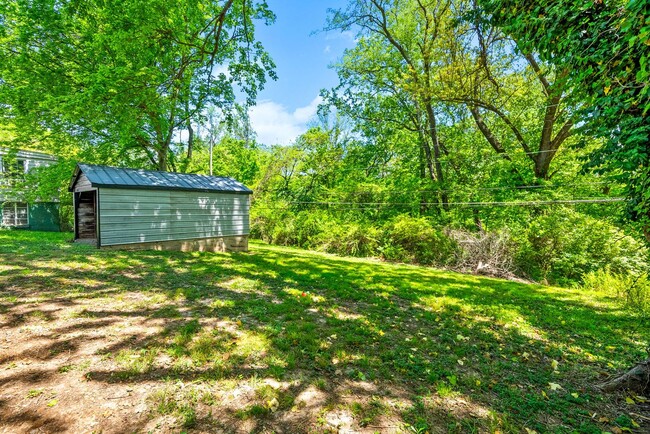Building Photo - 2 Bedroom Home For Rent Near Madison Street!