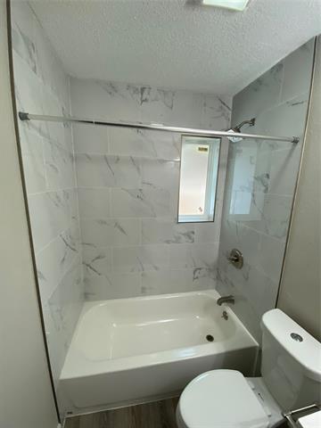 Building Photo - 2434 Lakeshore Dr