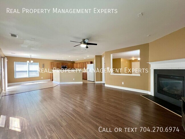 Building Photo - 15750 Normans Landing Dr