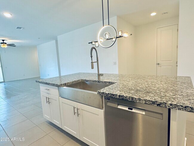 Building Photo - 12647 W Country Club Trail