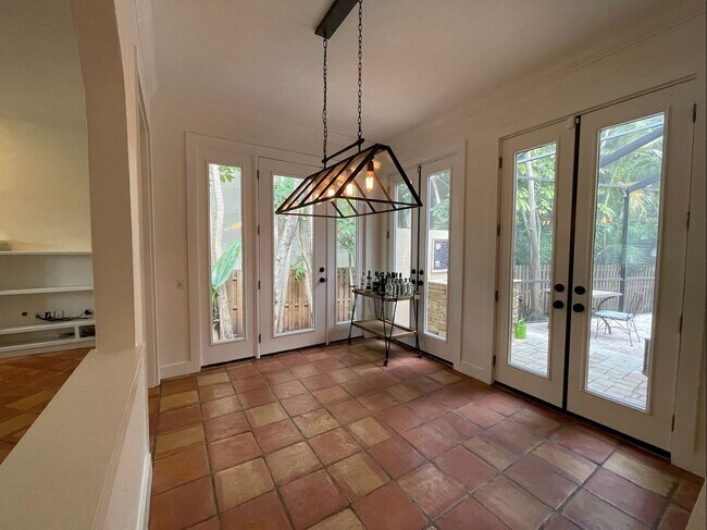 Building Photo - Davis Islands Spanish Med 3 Bed 2.5 Bath 1 car garage with Spool