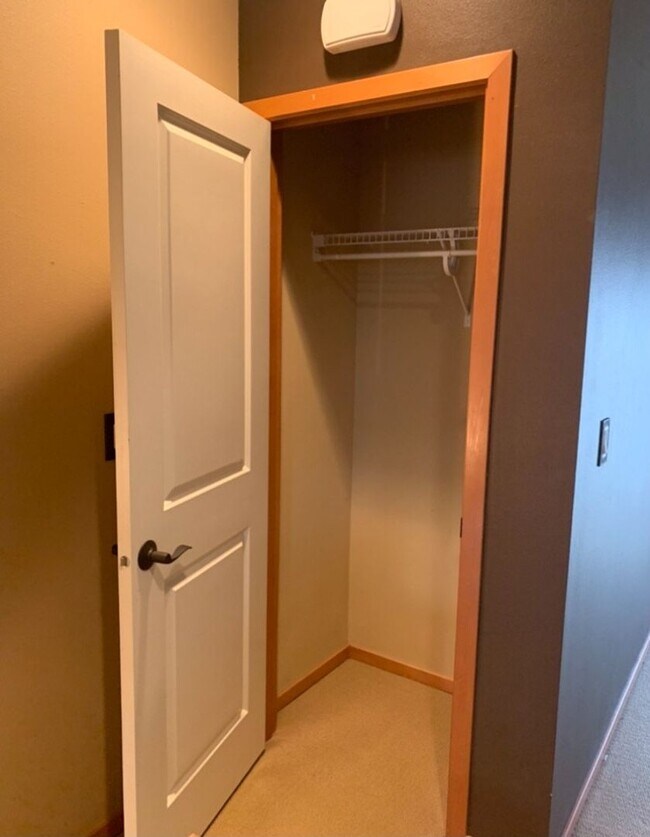 Building Photo - Spacious 2 Bed 2.5 Bath Townhome with Attached Garage in Cle Elum