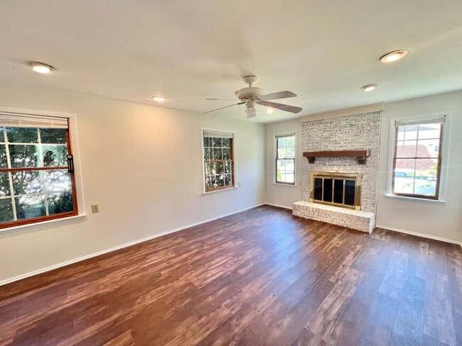 Building Photo - Charming 3BD, 1.5BA Raleigh Home in a Prim...