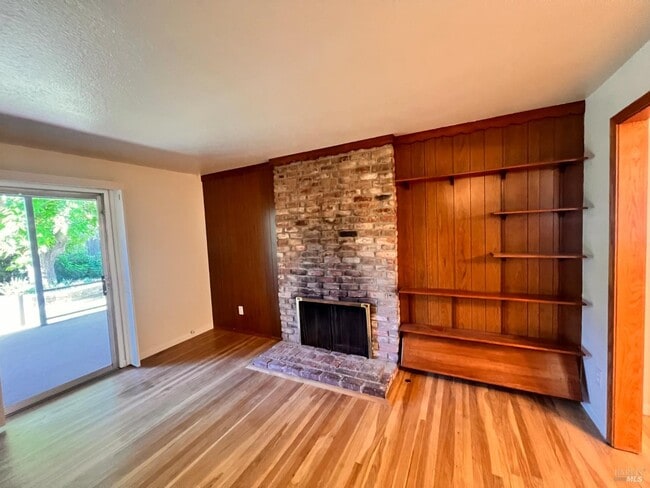 Building Photo - 851 Rolling Green Dr