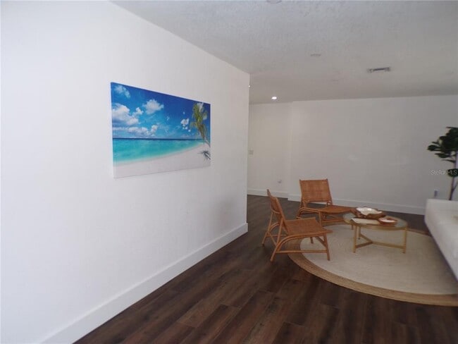 Building Photo - 1802 Los Alamos Dr