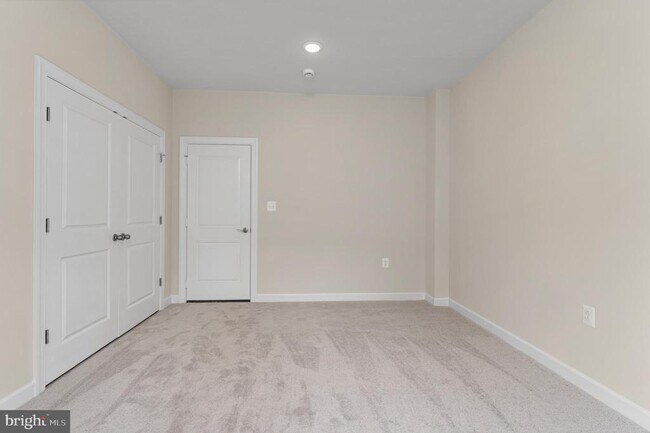 Building Photo - 7249 Mountaineer Dr