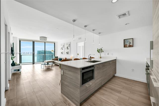 Building Photo - 1300 S Miami Ave