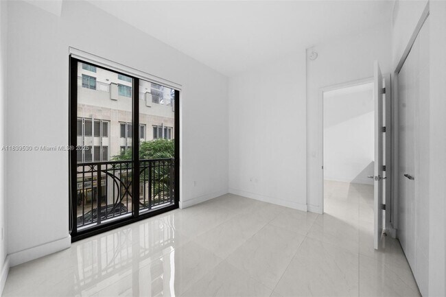 Building Photo - 301 Altara Ave