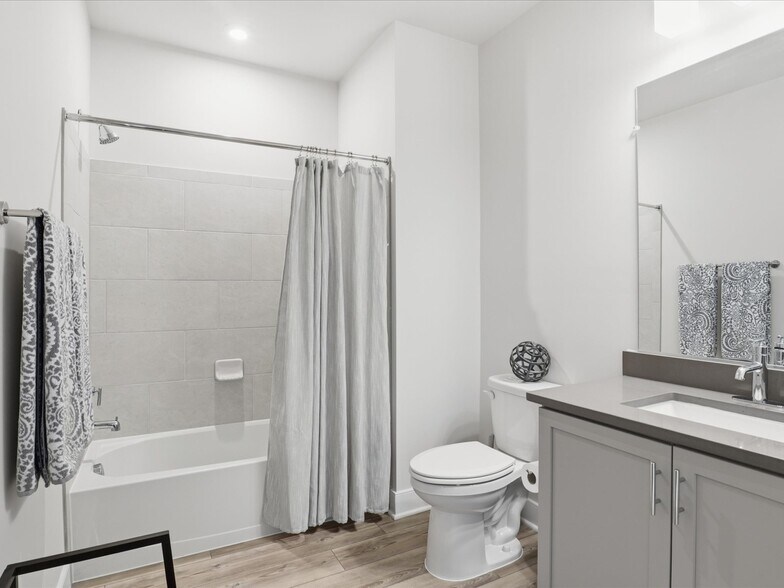 Building Photo - 106 Saint Ives Pl