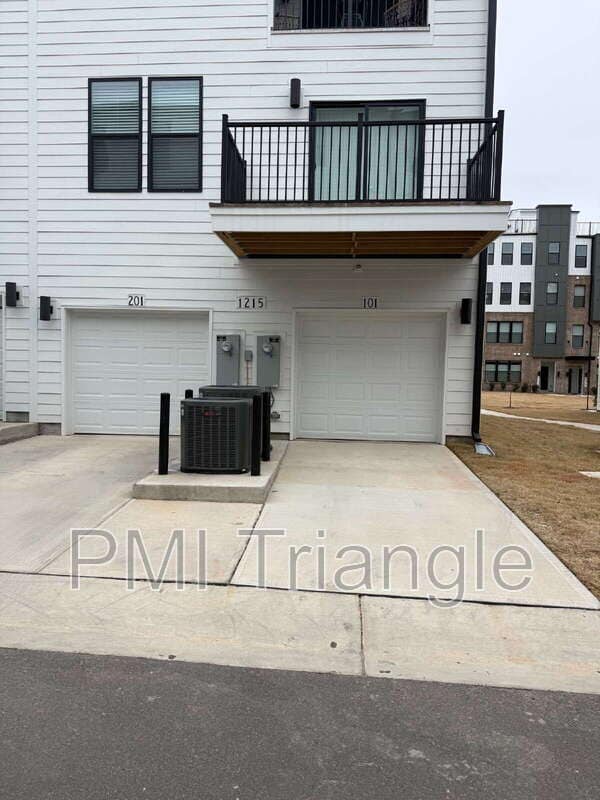 Building Photo - 1215 Shaw View Aly