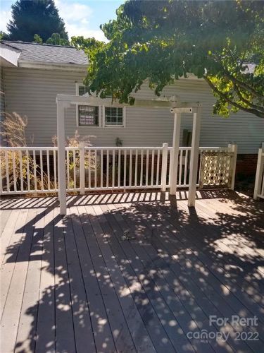 Building Photo - 5585 George Henry Dr