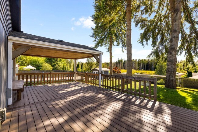 Building Photo - Lake Stevens Home with Skylights & Spacious Outdoor Living