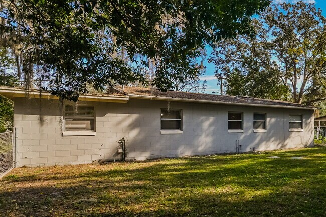 Building Photo - 132 Alder Ave