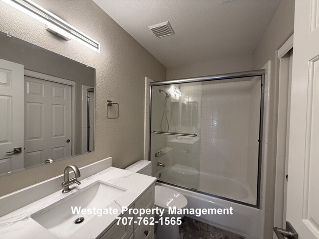 Building Photo - 813 Chardonnay Cir