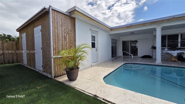 Building Photo - 7817 Fairway Blvd