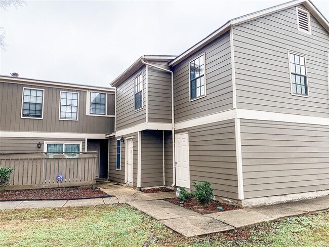 Building Photo - 1673 E Trinity Blvd