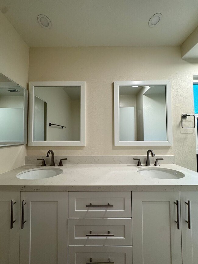 Building Photo - Renovated Home with Modern Comfort and Spa...